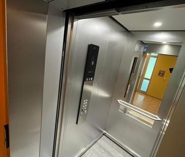 Modernisierte 2,5-Zimmer-Wohnung mit Balkon, neuem Bad undLaminat - Foto 1