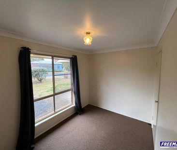 Spacious 3-Bedroom Brick Unit with Courtyard - Photo 4