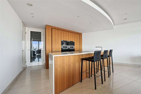 This sensational 3 bedroom apartment in the award winning riverside development, The Tower. - Photo 4