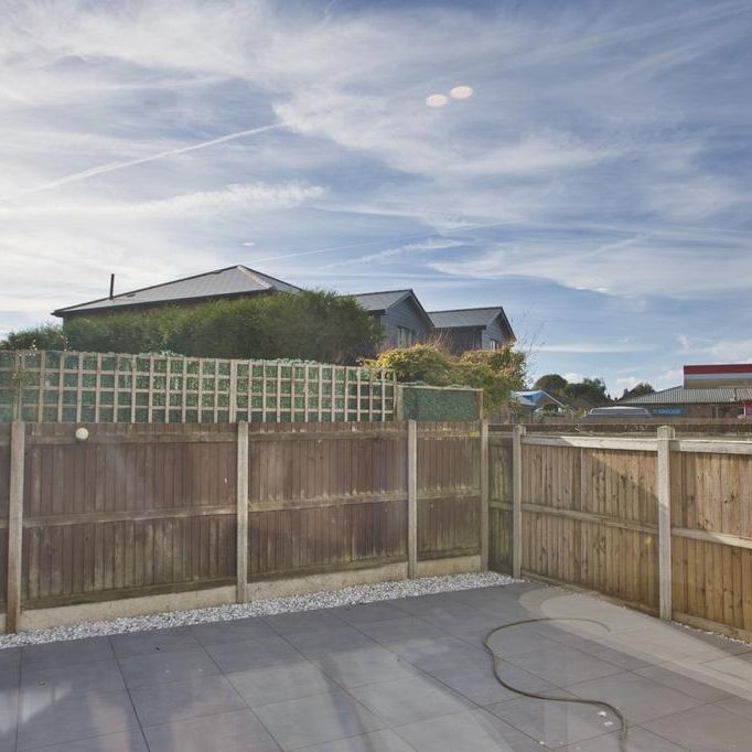 3 bedroom semi-detached house to rent - Photo 1