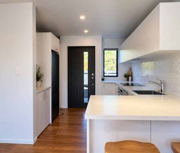 Modern, Sunny & Easy-Care Living - Photo 3