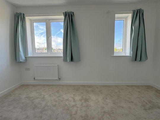 Lullus Way, Malmesbury, SN16 - Photo 1