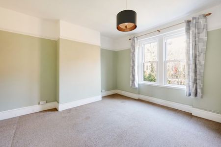 2 Bed Flat - Photo 5