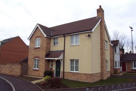 4 bedroom detached house to rent - Photo 3