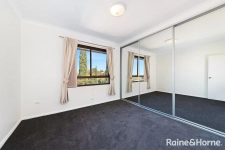 Apartment with 2 bedrooms, 1 bathroom & parking for 1 car - Photo 2