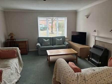 Priorsfield, Marlborough, SN8 - Photo 2