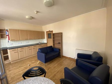 5 bedroom maisonette to rent - Photo 2