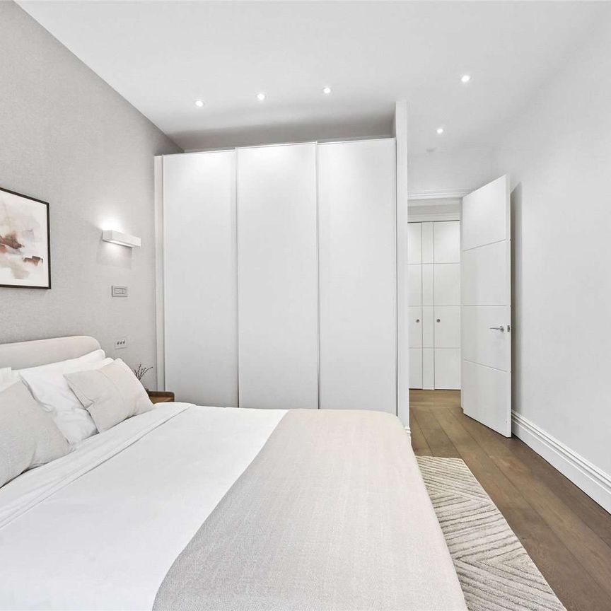 Refurbished to a high standard throughout, located in a sought after mansion block in Earls Court. - Photo 1