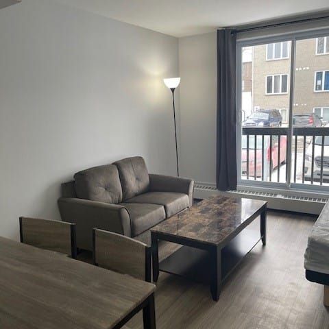 Studio 1450 LATERRIÈRE - Photo 1