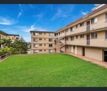 TOP FLOOR UNIT IN PRIME LOCATION - Photo 3