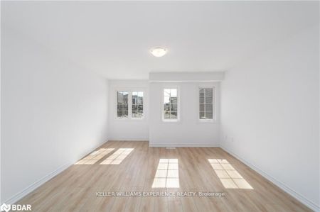 For Lease - 47 Pumpkin Corner Crescent, Barrie, Ontario - Photo 3