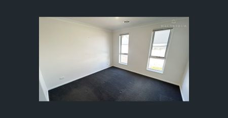 Stylish Family Retreat Steps from Local Amenities - Photo 3