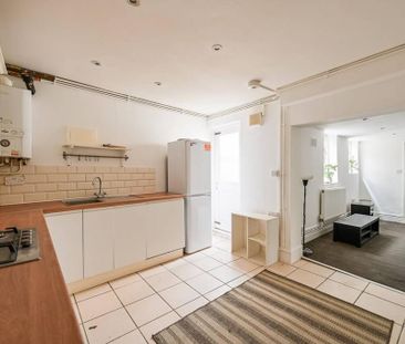 2 bedroom maisonette to rent - Photo 6