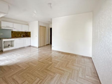 Location Appartement 1 pièce 24m² ANTIBES 06600 - Photo 2