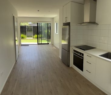 Modern, Sunny, Private and Fully Fenced Townhouse - Photo 4