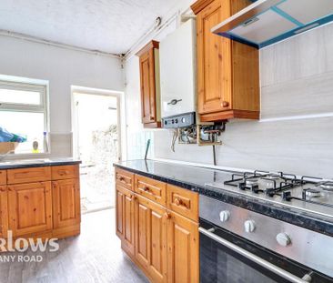 4 bedroom end of terrace house to rent - Photo 3