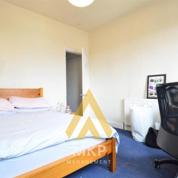 4 bedroom terraced house to rent - Photo 1