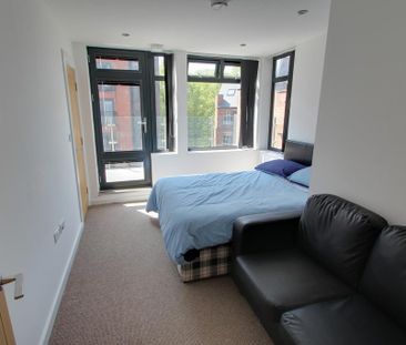 2 bedroom penthouse to rent - Photo 4