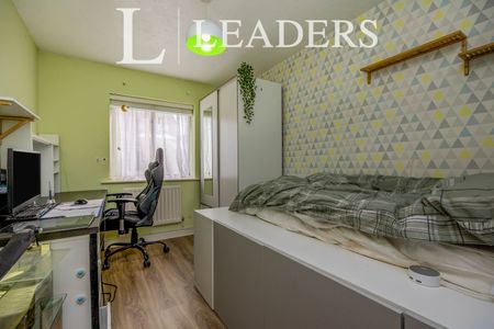 3 bedroom house to rent Turner Close, Guildford, GU4 - Photo 5
