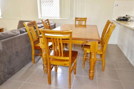 SPACIOUS 3 BEDROOM HOUSE!!READY TO MOVE IN - Photo 5