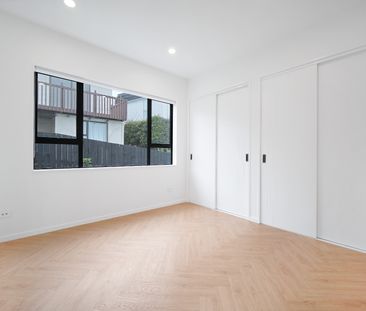 Designer 5 Bedroom Home Hillsborough - Photo 6