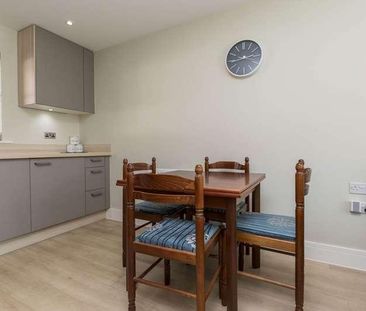 Highwood House, Horsham, RH12 - Photo 3