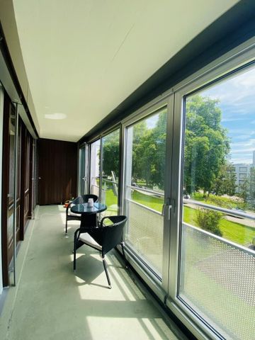 "Grossräumige, helle Wohnung mit Balkon und herrlicher Aussicht" - Photo 4