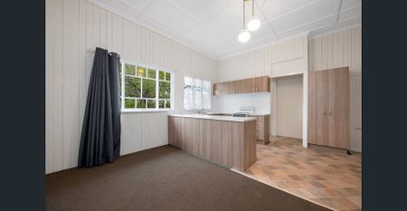 Spacious Character-Filled Apartment in a Peaceful Greenslopes Setting - Photo 5