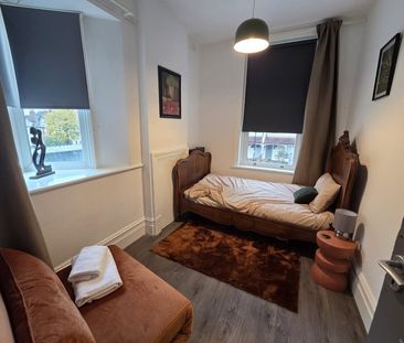 3 Bed Flat, Blenheim Park Road, CR2 - Photo 1