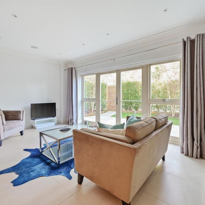 3 bedroom end of terrace house to rent - Photo 1