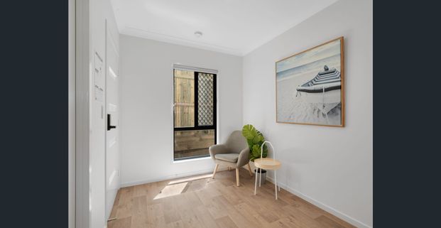 MODERN, FULLY FURNISHED STUDIO APARTMENT - Photo 1