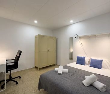 Carrer de Vilamarí, Barcelona, Catalonia 08015 - Photo 2