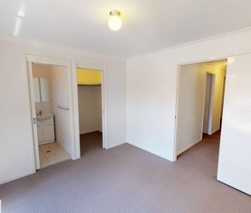 LIGHT & BRIGHT! - Photo 3