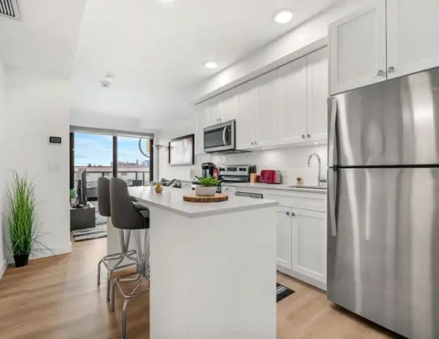 Bright, Comfy & Stylish 1B 1Ba! Underground Parking! By Down-T YYC, Walk to all! | 414 - 455 1 Ave NECalgary, AB, Calgary - Photo 1