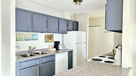 111 14 Ave SE, Calgary - Photo 2