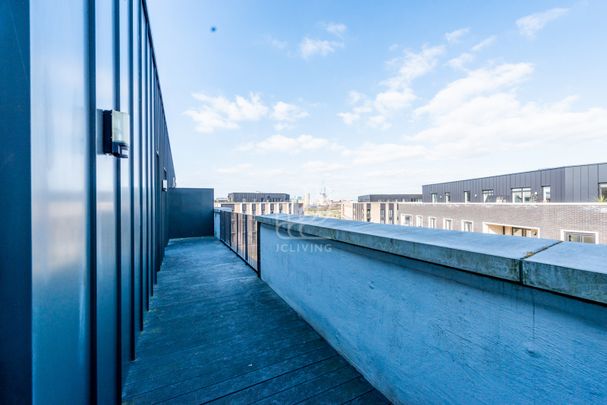 Platamone House, 13 Derny Avenue, E20 - Photo 1