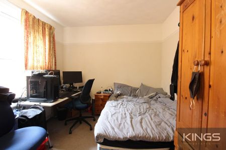 4 bedroom semi-detached house to rent - Photo 3