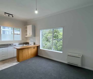 3 bedroom, Newtown - Photo 1