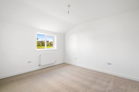2 bedroom Mid Terraced Bungalow to let - Photo 5