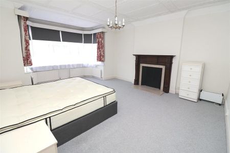 4 bedroom flat to rent - Photo 5