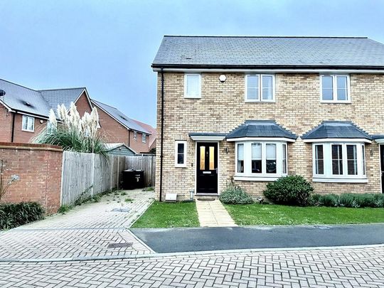 3 bedroom semi-detached house to rent - Photo 1