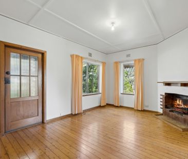 Charming 3 Bedroom Home - Photo 3