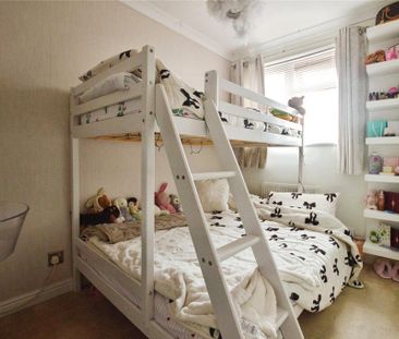 2 bedroom end of terrace house to rent - Photo 4