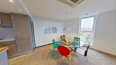 2 bedroom flat to rent - Photo 2