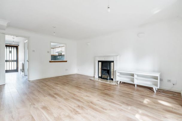 2 bedroom end of terrace house to rent - Photo 1