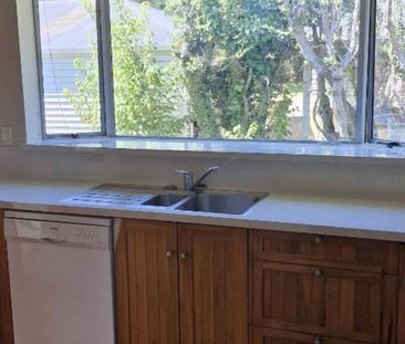 Three bedroom home with an excellent outlook. - Photo 5