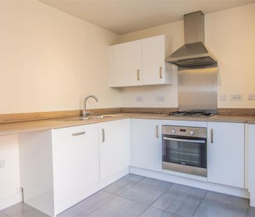 3 bed House - Mid Terrace To Let - Photo 5