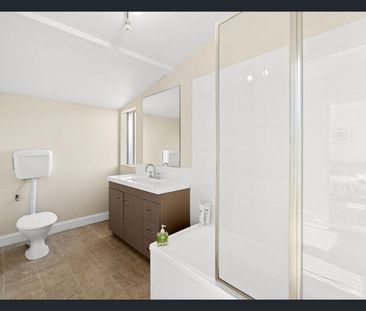 Furnished on Henry - Photo 3