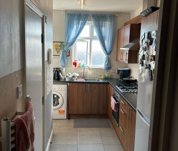 1 bedroom in a house share to rent - Photo 2