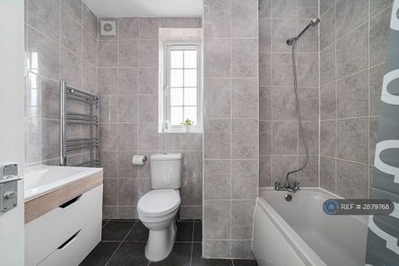3 bedroom maisonette to rent - Photo 5